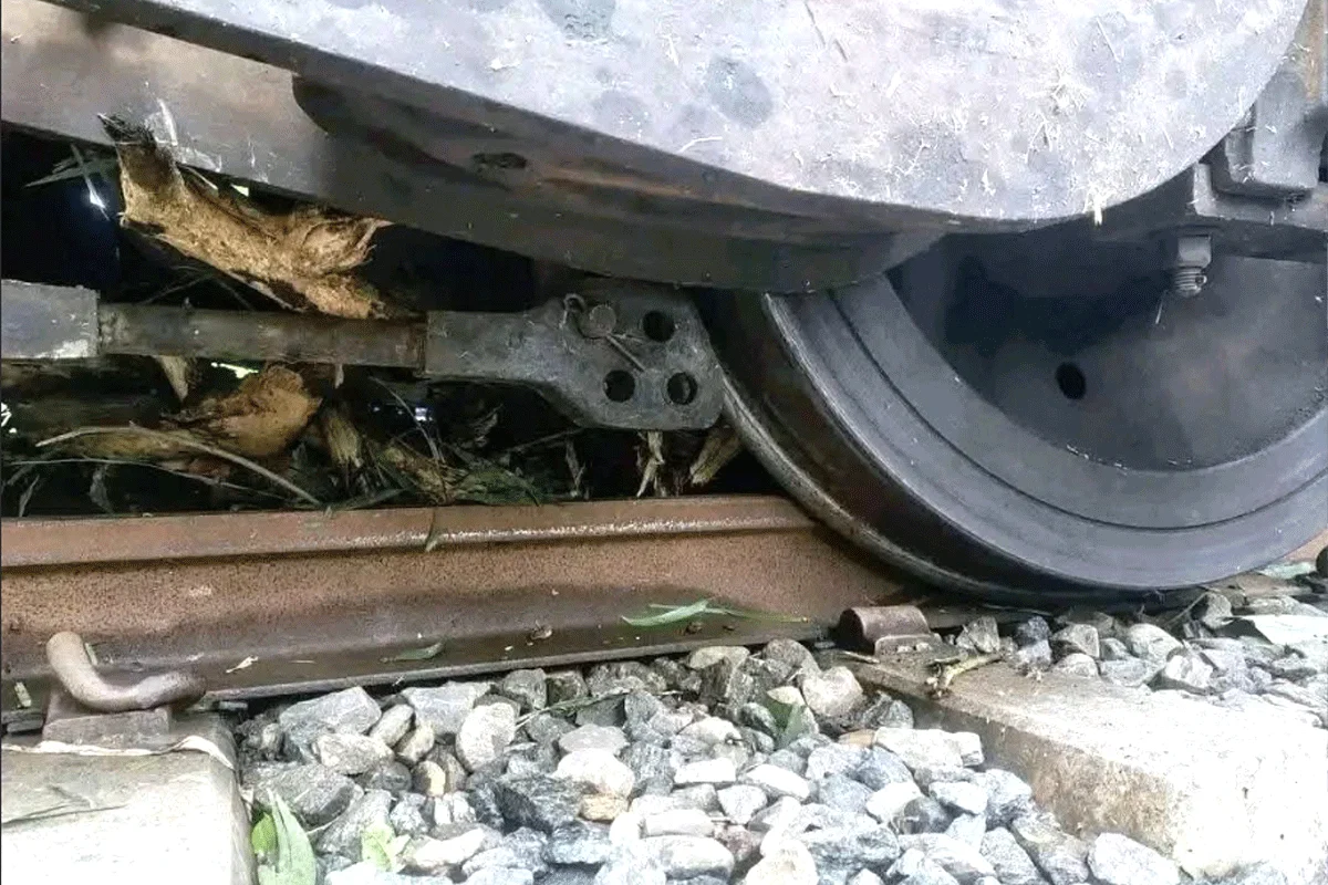 সাড়ে পাঁচ ঘণ্টা পর নীলফামারী-সৈয়দপুর রুটে ট্রেন চলাচল স্বাভাবিক