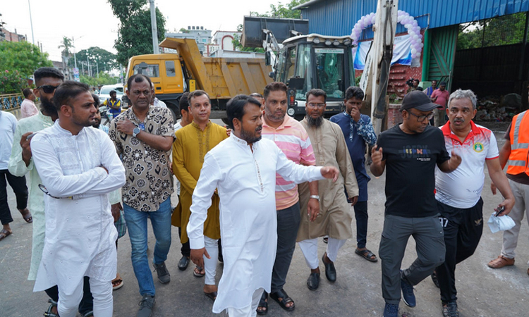 নির্ধারিত সময়ের আগেই বর্জ্য অপসারণ করে পরিচ্ছন্ন রাজশাহী মহানগরী