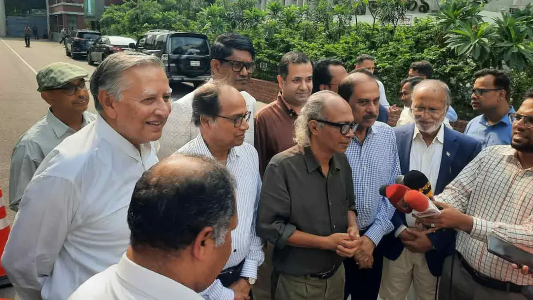 সাংবাদিকদের বিরুদ্ধে হত্যা মামলা প্রত্যাহার ও গণতান্ত্রিক পরিবেশ বজায় রাখার আশ্বাস প্রধানমন্ত্রীর