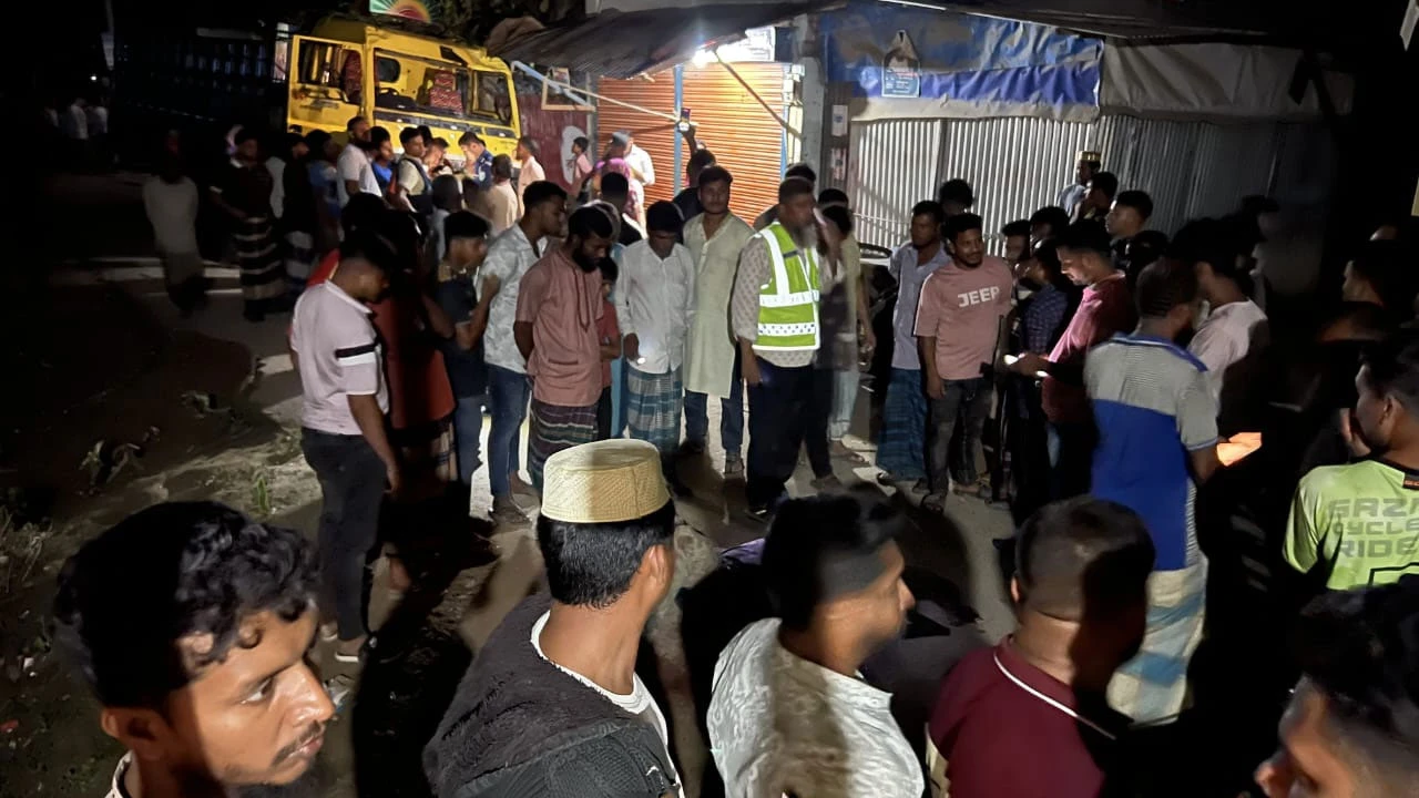 বেপরোয়া ট্রাকচালনার অভিযোগে গণপিটুনিতে চালক নিহত, আহত ২