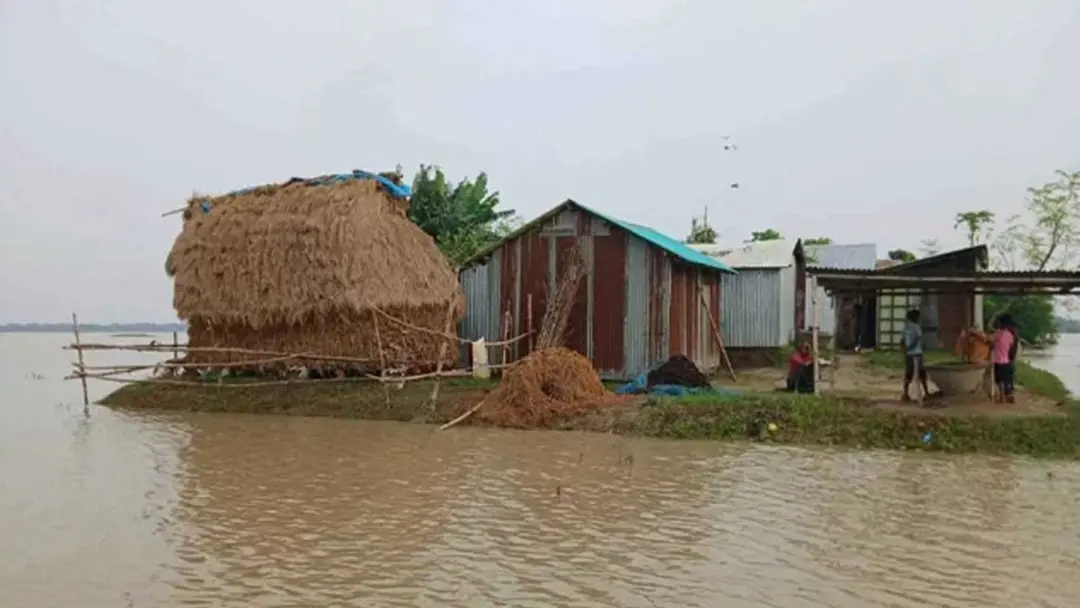 উত্তর-পূর্বাঞ্চলে ভারী বর্ষণে বিপৎসীমার ওপরে সাত নদীর পানি