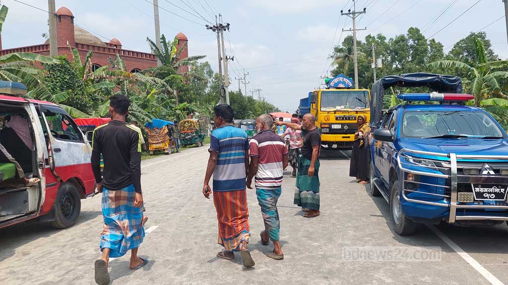 মুক্তাগাছায় ট্রাক-অটোরিকশা সংঘর্ষে তিন নারী নিহত