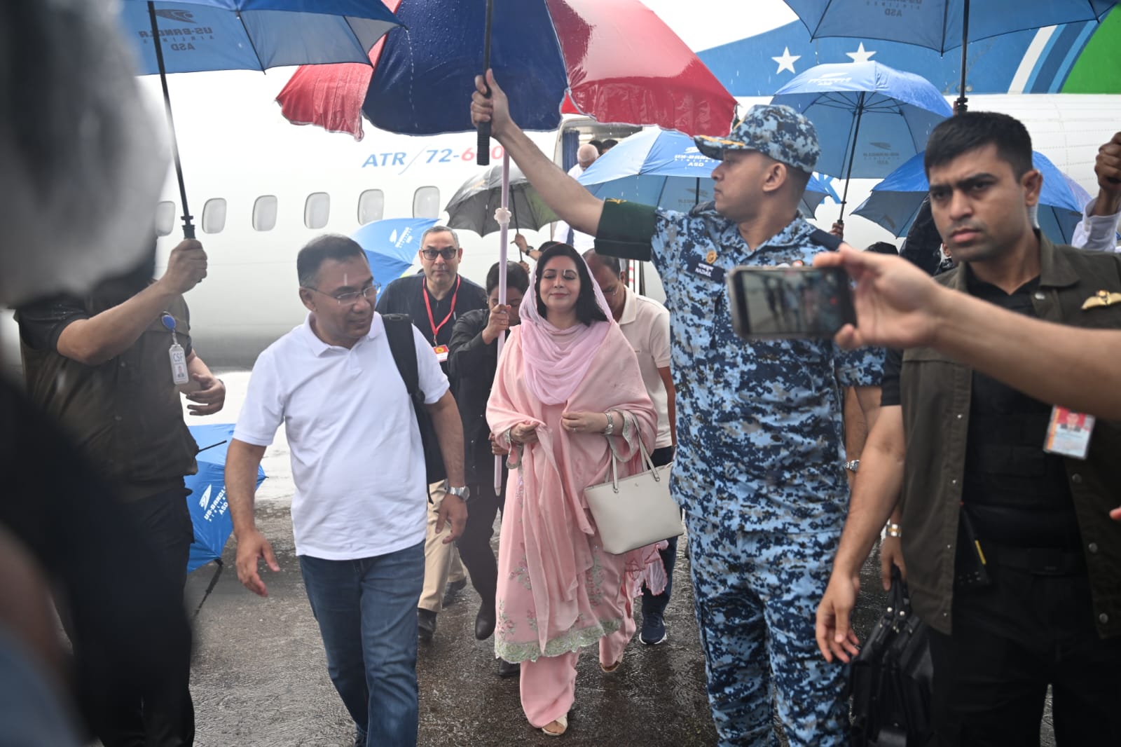 সিলেটে প্রধানমন্ত্রী তারেক রহমান: মাজার জিয়ারত ও বিভিন্ন উন্নয়ন প্রকল্পের উদ্বোধন