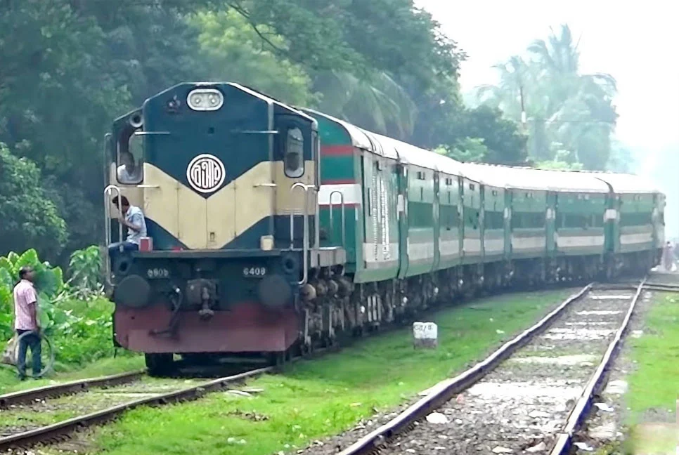 গাজীপুরে রেললাইনে গেমস খেলার সময় ট্রেনে কাটা পড়ে দুই কিশোরের মৃত্যু