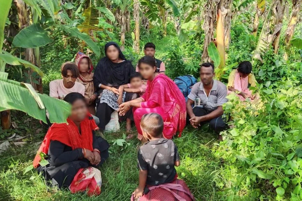 দর্শনা সীমান্তে অবৈধ অনুপ্রবেশকালে নারী-শিশুসহ ১০ জন আটক