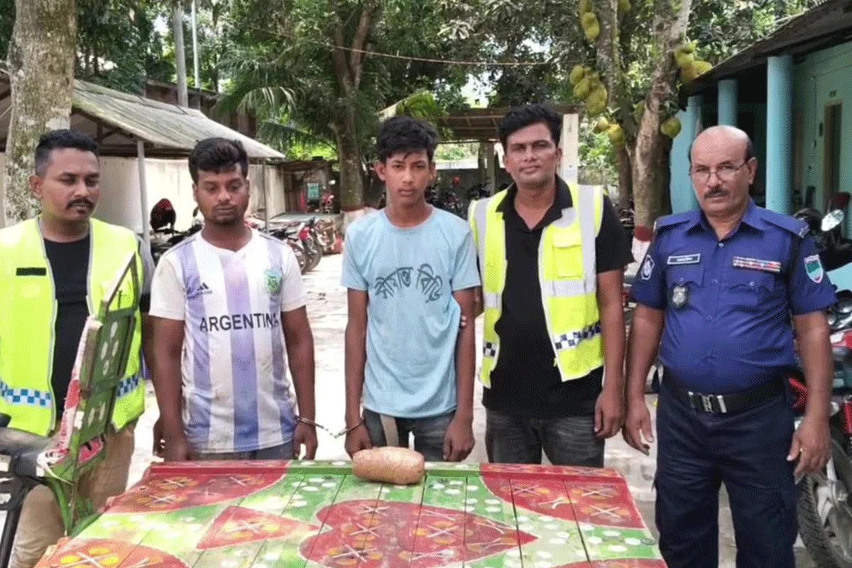 মেহেরপুরের গাংনীতে গাঁজাসহ দুই যুবক আটক, ভ্যান জব্দ