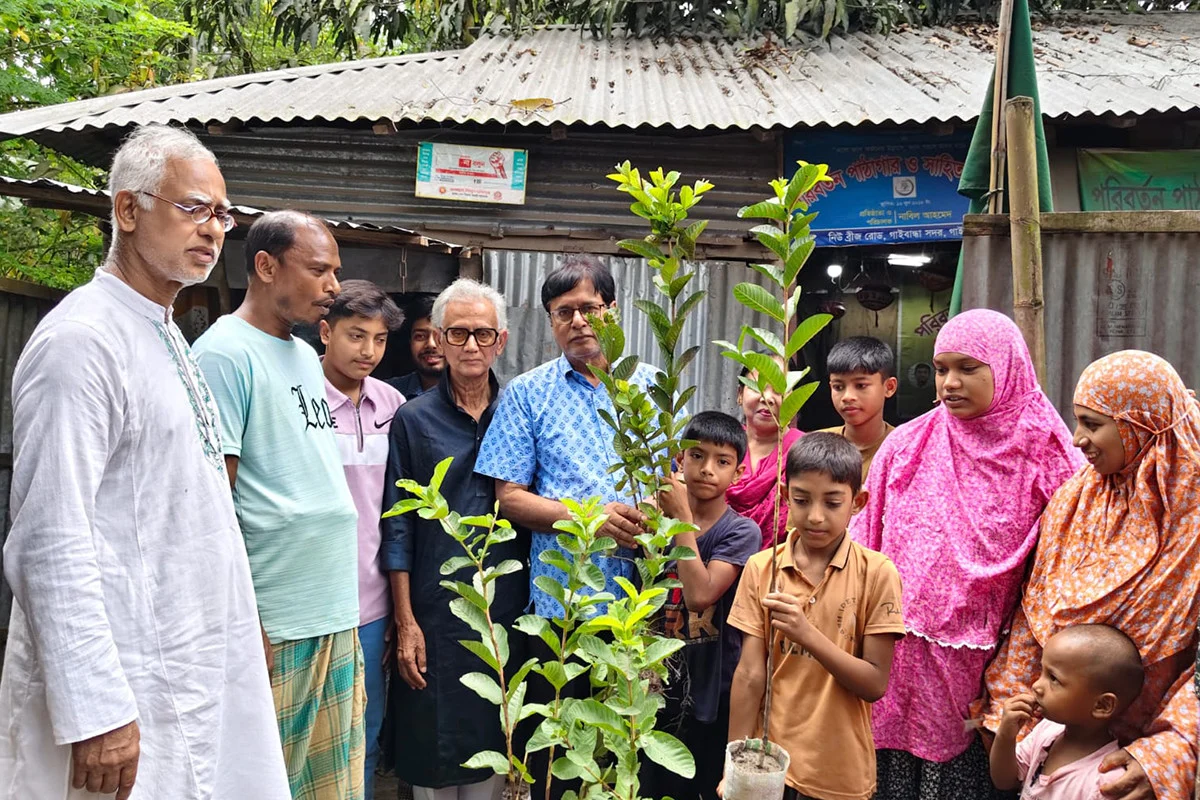 ফলদ বৃক্ষরোপণ কর্মসূচির মাধ্যমে গাইবান্ধায় বিশ্ব পরিবেশ দিবস উদযাপিত