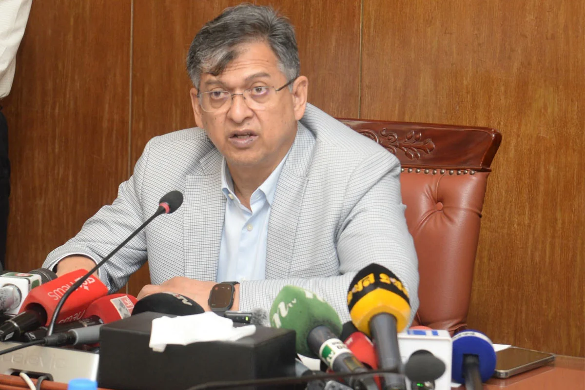 সাবেক আইজিপি বেনজীর আহমেদকে শিগগিরই দেশে ফিরিয়ে আনা হবে: স্বরাষ্ট্রমন্ত্রী