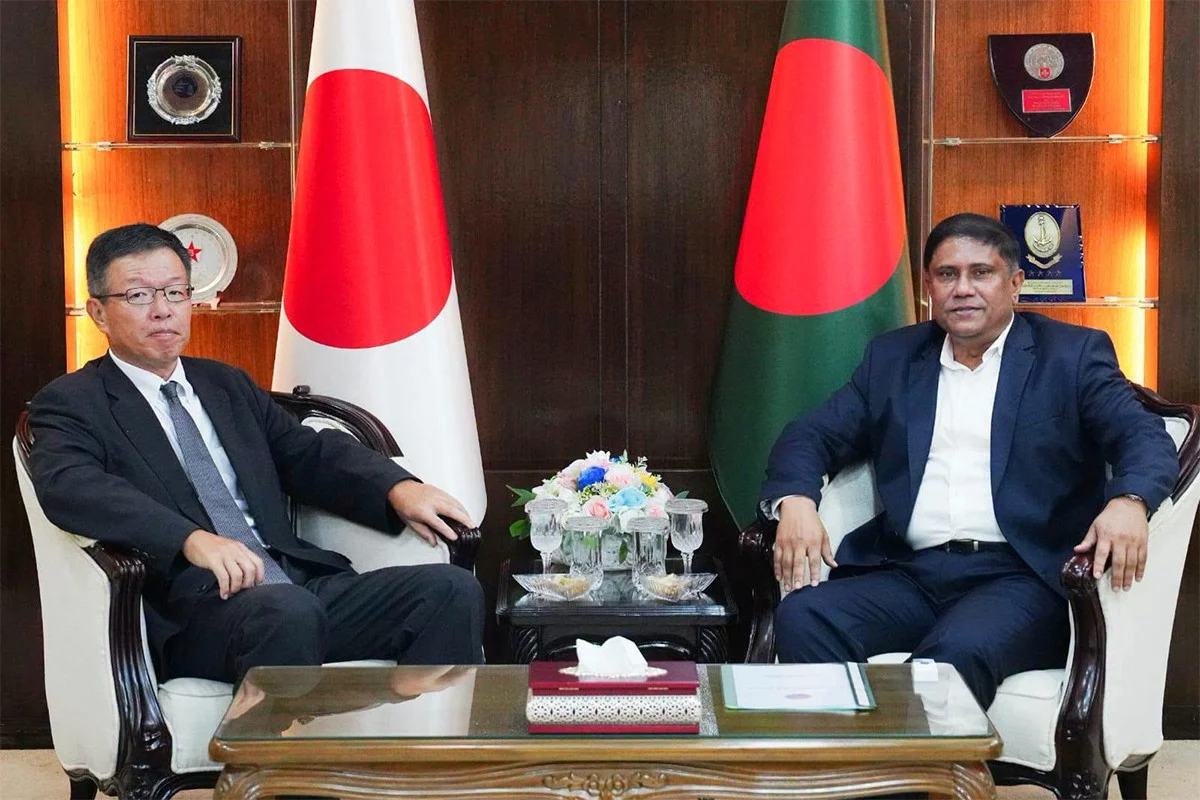 ঢাকা সেনানিবাসে প্রধানমন্ত্রীর প্রতিরক্ষা উপদেষ্টার সাথে জাপানি রাষ্ট্রদূতের সৌজন্য সাক্ষাৎ