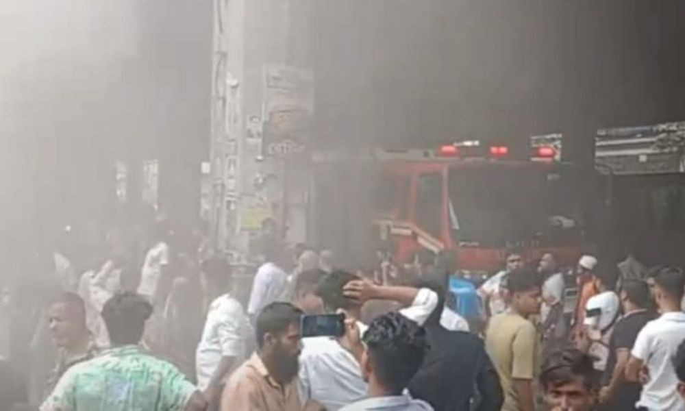 মিরপুর পূরবী সুপার মার্কেটে অগ্নিকাণ্ড, নিয়ন্ত্রণে ফায়ার সার্ভিস