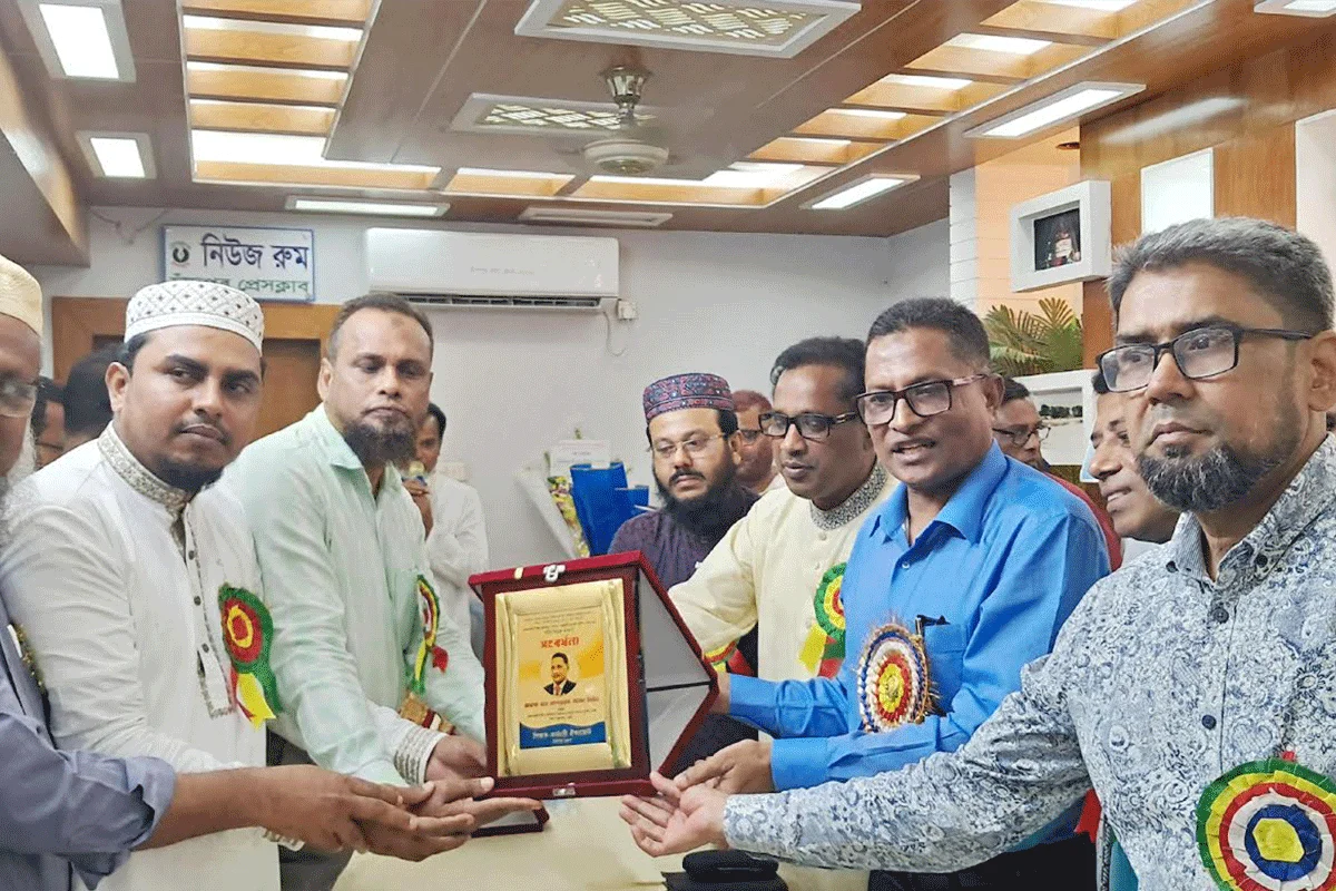 চাঁদপুরে অবসর সুবিধা বোর্ডের নতুন সচিব অধ্যক্ষ মোশাররফ হোসেনের সংবর্ধনা