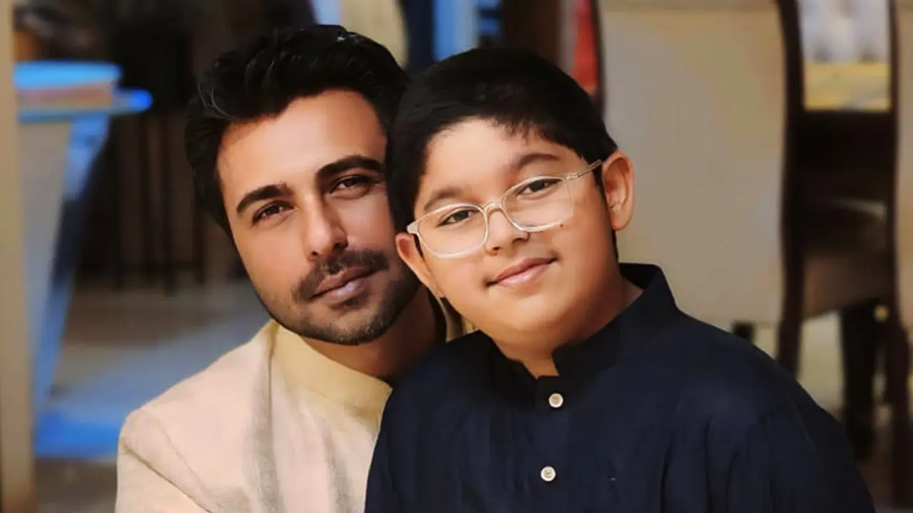 পিতা ও পুত্রের একই দিনে জন্মদিন: ৪২ বছরে পদার্পণ করলেন অভিনেতা অপূর্ব