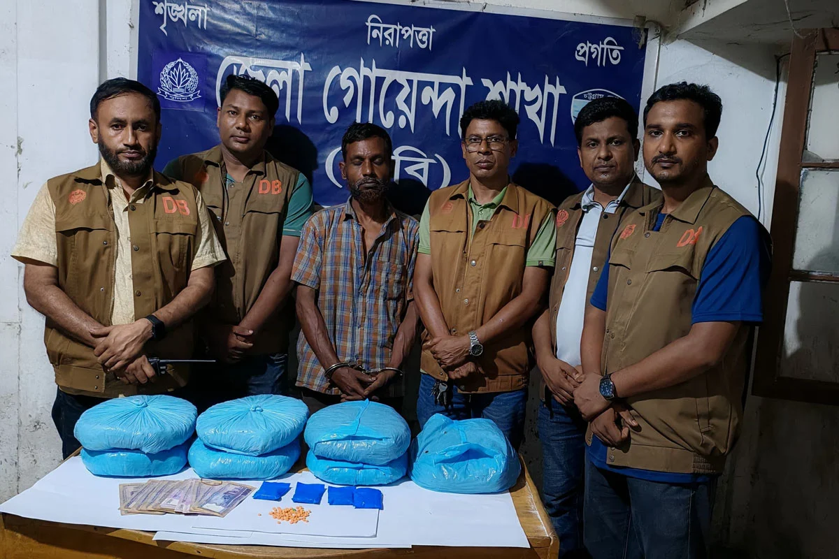 নোয়াখালীতে ৭০০ পিস ইয়াবা ও ৭ কেজি গাঁজাসহ মাদক কারবারি গ্রেফতার