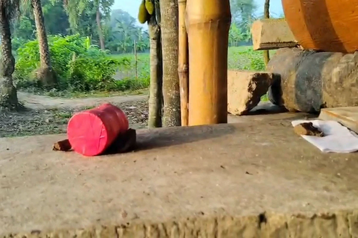 মেহেরপুরে বোমাসদৃশ বস্তু ও হুমকিসংবলিত চিরকুট উদ্ধার