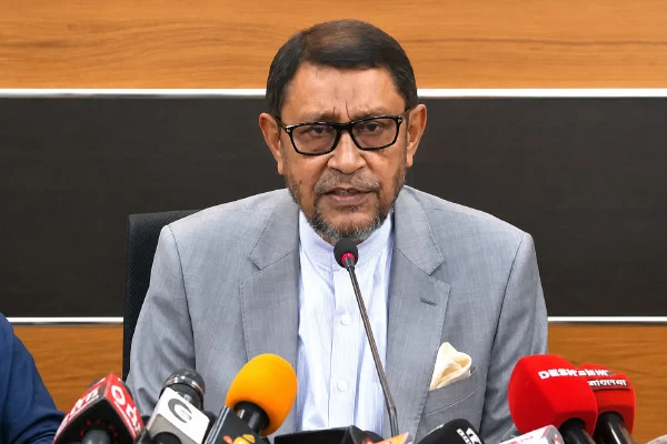 বেসরকারি হাসপাতালে ১০ শতাংশ শয্যা বরাদ্দ, ডেঙ্গু রোগীদের ফ্রি চিকিৎসার ঘোষণা স্বাস্থ্যমন্ত্রীর