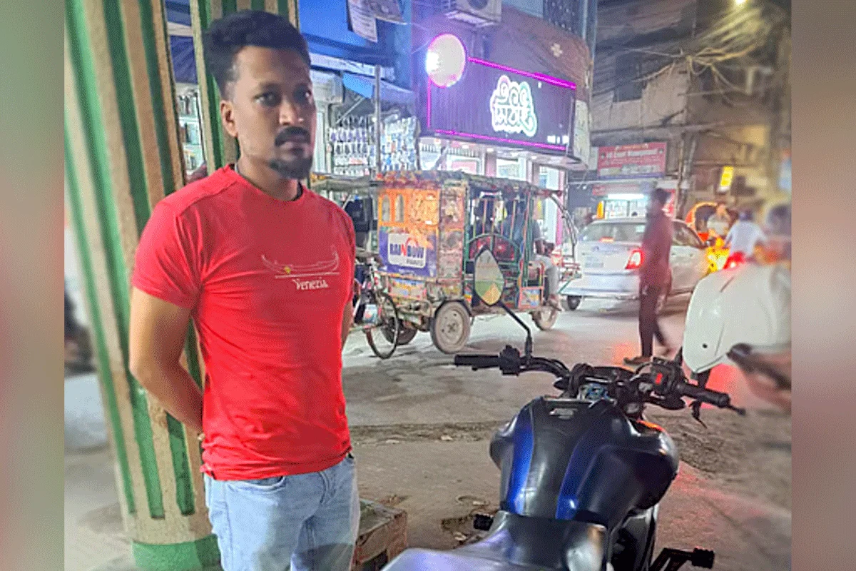 এআই ট্রাফিক নজরদারি ফাঁকি দিতে নম্বরপ্লেট ঢাকা চালক গ্রেফতার, এক মাসের কারাদণ্ড