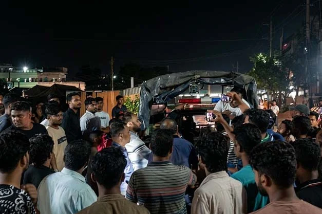 মাদারীপুরে থানা থেকে আসামি ছিনতাইয়ের চেষ্টা, আটক ৫