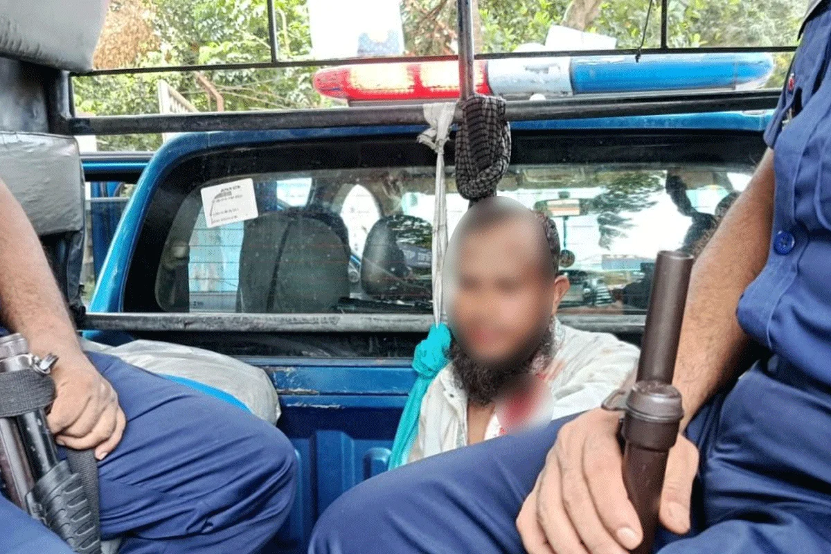মুন্সীগঞ্জে শিশুকে ধর্ষণচেষ্টার অভিযোগ, গণধোলাইয়ের পর অভিযুক্ত পুলিশে সোপর্দ