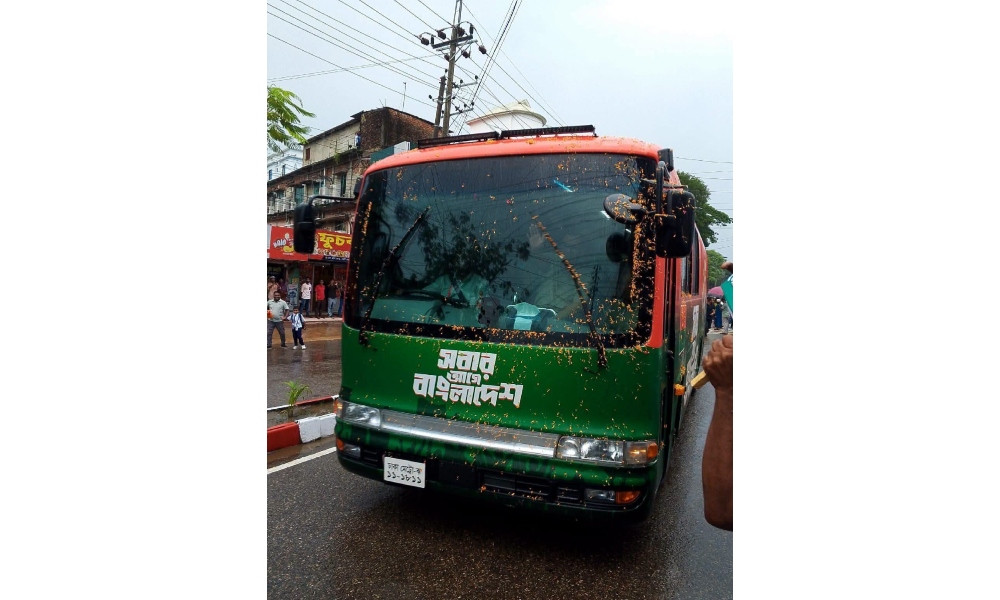 টানা বৃষ্টি উপেক্ষা করে মৌলভীবাজারে প্রধানমন্ত্রী