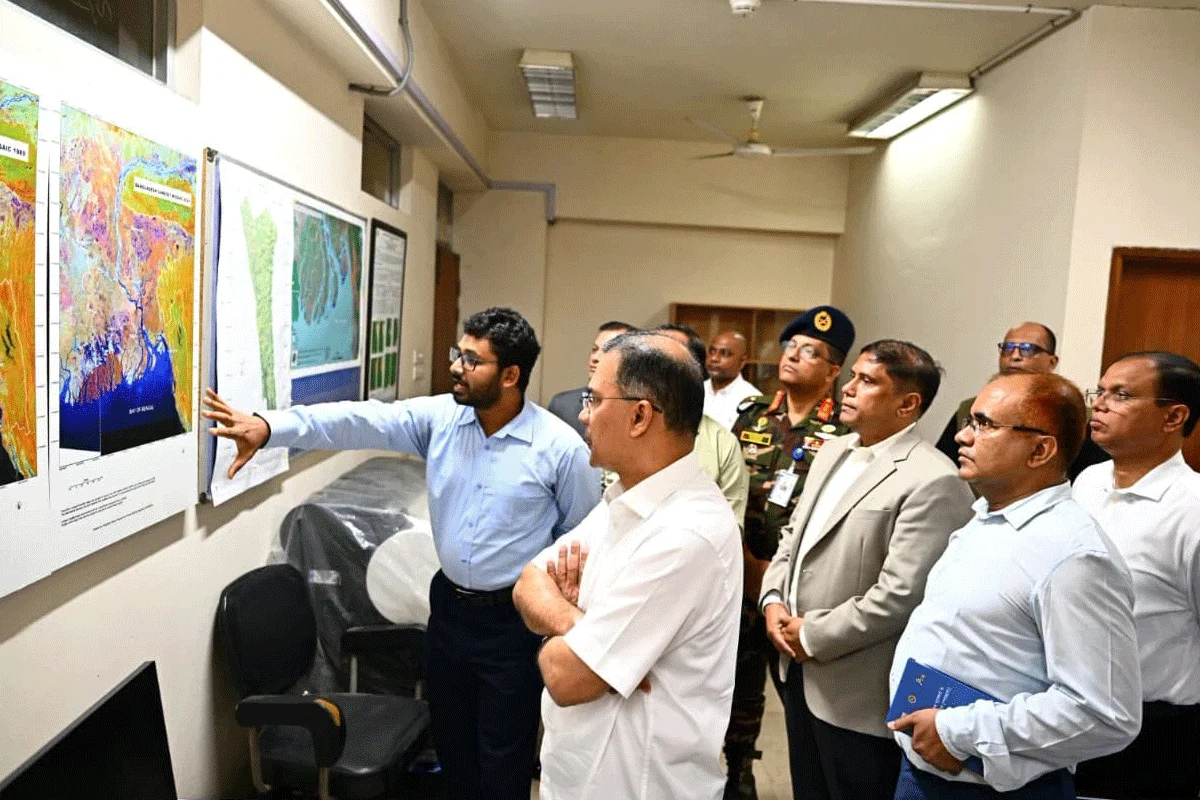 প্রধানমন্ত্রী তারেক রহমানের আকস্মিক স্পারসো পরিদর্শন, মহাকাশ প্রযুক্তির কার্যকর ব্যবহারের নির্দেশ