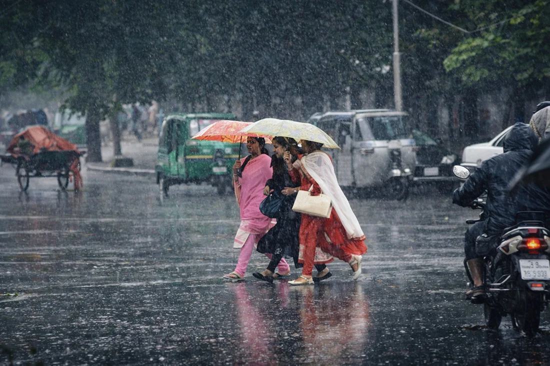 ১৭ অঞ্চলে ৬০ কিলোমিটার বেগে ঝড়ের পূর্বাভাস, নদীবন্দরে ১ নম্বর সতর্ক সংকেত