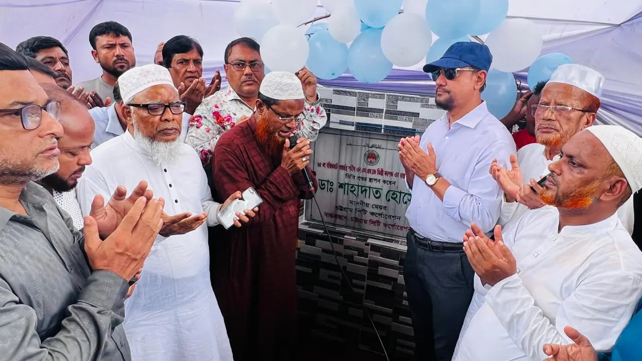 অবকাঠামো উন্নয়নে অগ্রাধিকার দিয়ে অবহেলিত সড়ক সংস্কার করছে চসিক: মেয়র ডা. শাহাদাত