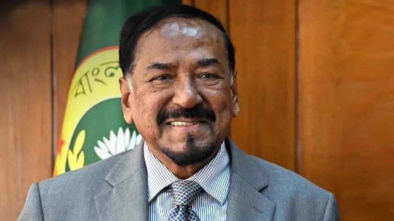 রাষ্ট্রপতির দায়িত্ব গ্রহণের পর প্রথমবারের মতো বঙ্গভবনে স্পিকার হাফিজ উদ্দিন আহমদ