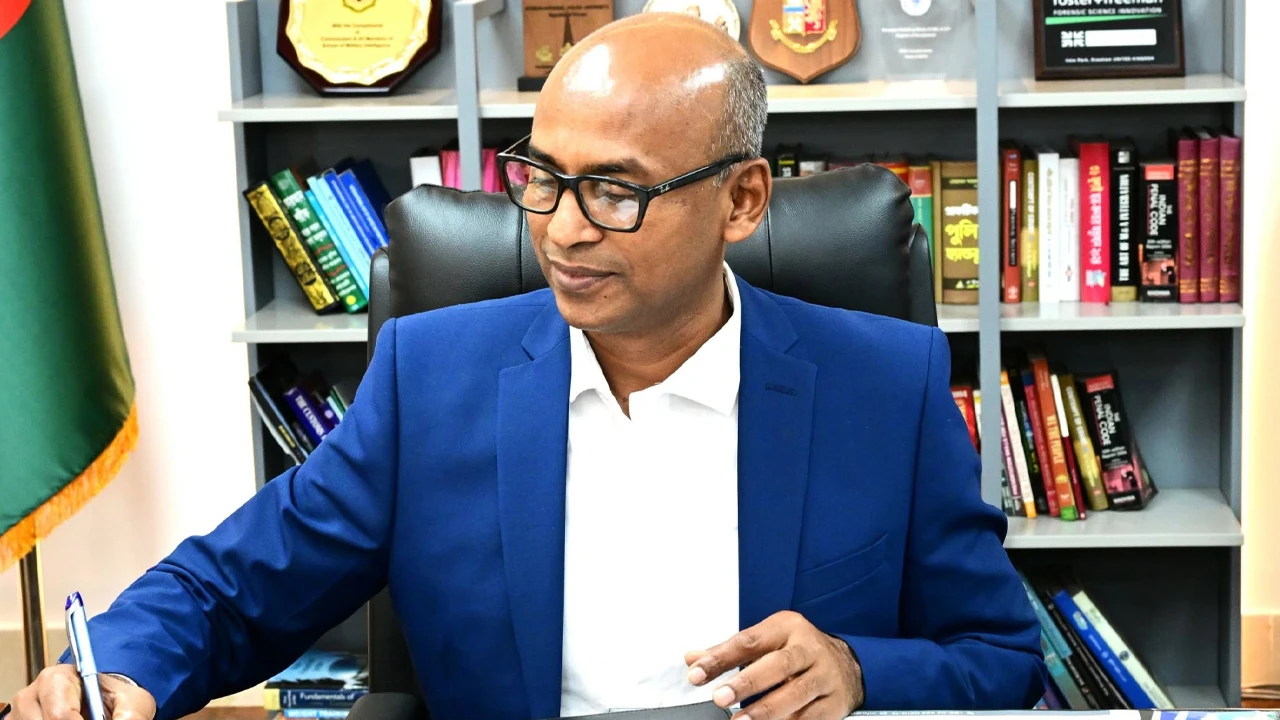 সিআইডির নতুন প্রধান হিসেবে দায়িত্ব নিলেন ব্যারিস্টার মোশাররফ হোছাইন