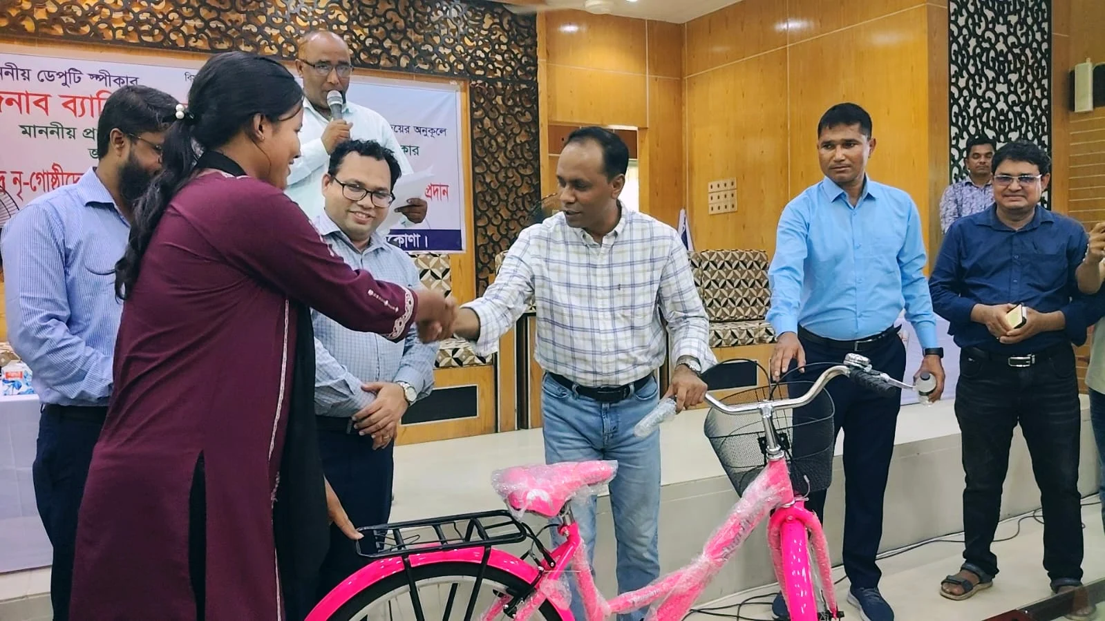 ক্ষুদ্র নৃ-গোষ্ঠীর মাতৃভাষা সংরক্ষণ ও জীবনমান উন্নয়নে কার্যকর পদক্ষেপ গ্রহণ করা হচ্ছে: ডেপুটি স্পিকার