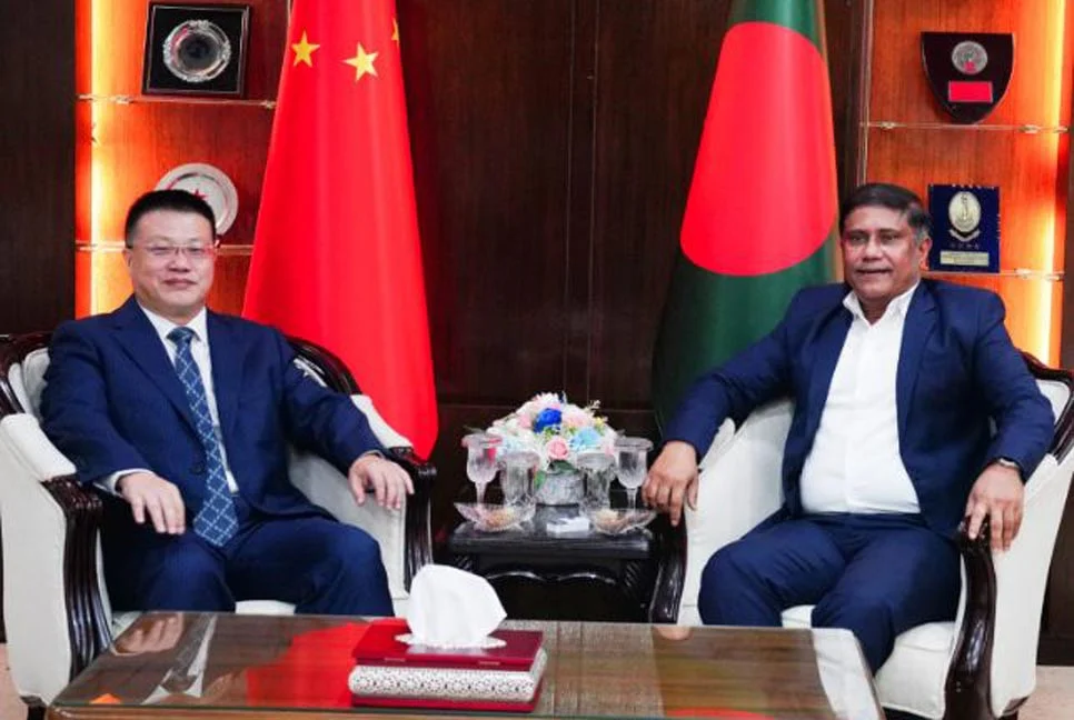 প্রধানমন্ত্রীর প্রতিরক্ষা উপদেষ্টার সঙ্গে চীনের রাষ্ট্রদূতের সাক্ষাৎ, সামরিক ও প্রযুক্তিগত সহযোগিতা জোরদারের তাগিদ
