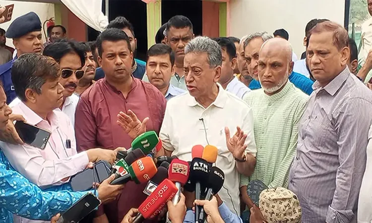 চট্টগ্রামে বন্যায় সাত লাখ মানুষ ক্ষতিগ্রস্ত: ত্রাণ ও পুনর্বাসন কার্যক্রম চলমান