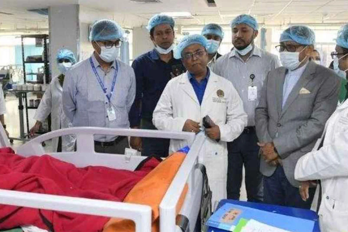 গুলিস্তানে সেলুনে বিস্ফোরণে দগ্ধ ১০ জনের চিকিৎসায় সর্বোচ্চ গুরুত্বের নির্দেশ স্বাস্থ্যমন্ত্রীর