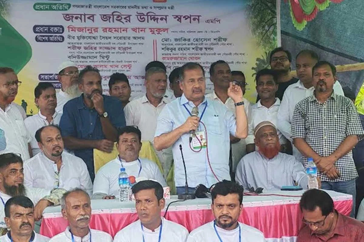 ফ্যামিলি কার্ড বিতরণে অনিয়ম হলে কঠোর ব্যবস্থার হুঁশিয়ারি তথ্যমন্ত্রীর