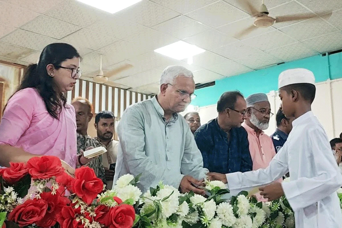 নারীদের কর্মসংস্থান ও সুবিধাবঞ্চিতদের উন্নয়ন সরকারের মূল লক্ষ্য: বিরামপুরে সেলাই মেশিন ও চেক বিতরণকালে সমাজকল্যাণ মন্ত্রী