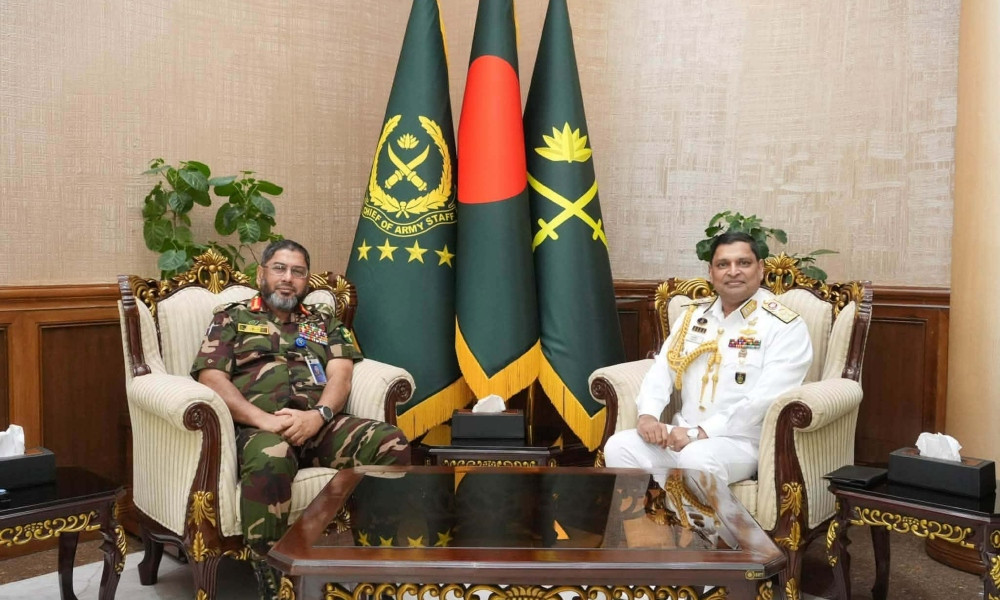 জাতীয় নিরাপত্তা ও প্রতিরক্ষা ব্যবস্থার উন্নয়ন: সেনাসদরে সেনাবাহিনী প্রধানের সঙ্গে নবনিযুক্ত নৌবাহিনী প্রধানের সৌজন্য সাক্ষাৎ