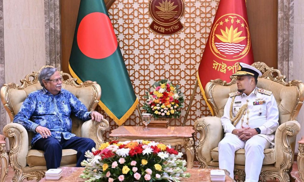 বিদায়ি নৌবাহিনী প্রধানের রাষ্ট্রপতির সঙ্গে সৌজন্য সাক্ষাৎ