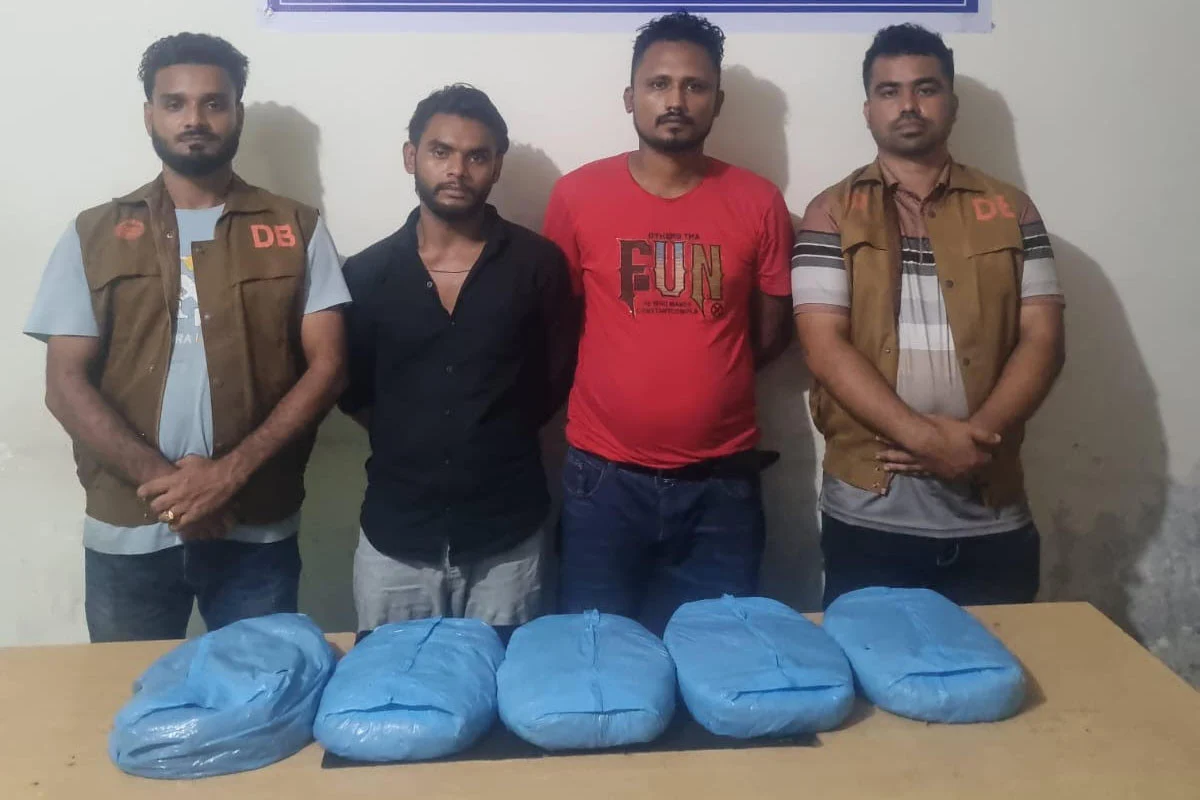 মুন্সীগঞ্জে পাঁচ কেজি গাঁজাসহ দুই মাদক ব্যবসায়ী গ্রেফতার
