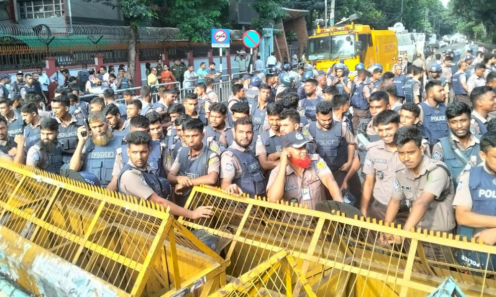 শিক্ষামন্ত্রীর পদত্যাগের দাবি থেকে সরে এসে ছয় দফা দাবি নিয়ে সচিবালয়ে প্রবেশ করেছেন আন্দোলনরত শিক্ষার্থীদের প্রতিনিধিদল