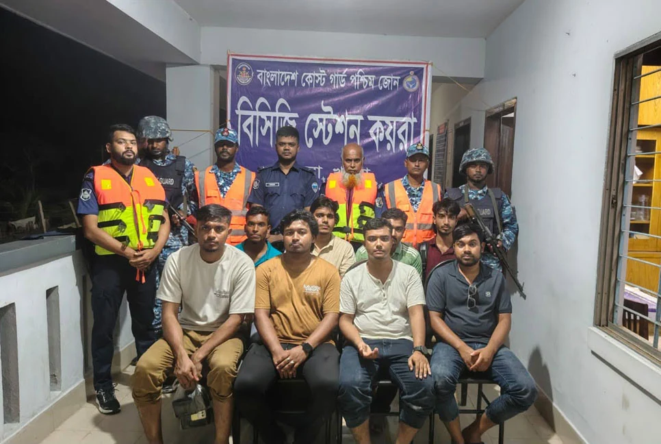 সুন্দরবনে নৌকাডুবি: মাঝিসহ ৯ পর্যটক উদ্ধার