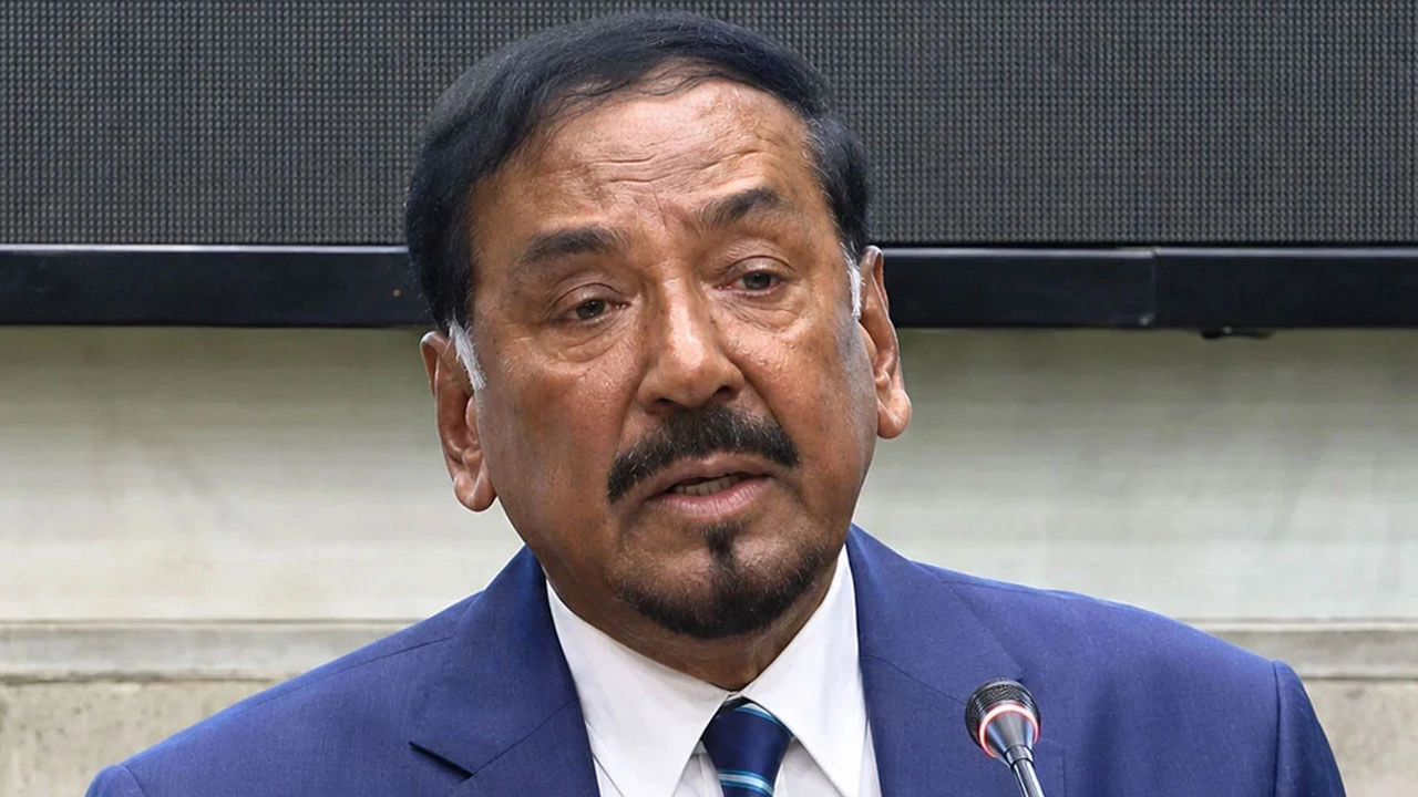 ডিসেম্বরে শেখ হাসিনার ফেরার গুঞ্জন, কড়া বার্তা দিলেন ভারপ্রাপ্ত রাষ্ট্রপতি