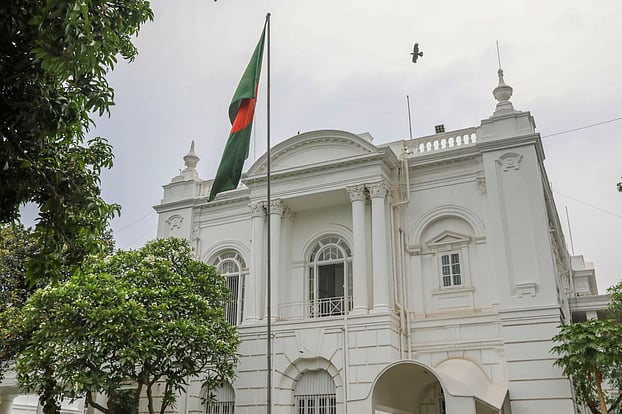 মানবতাবিরোধী অপরাধের মামলায় তিন সাংবাদিককে ট্রাইব্যুনালে হাজির করার নির্দেশ