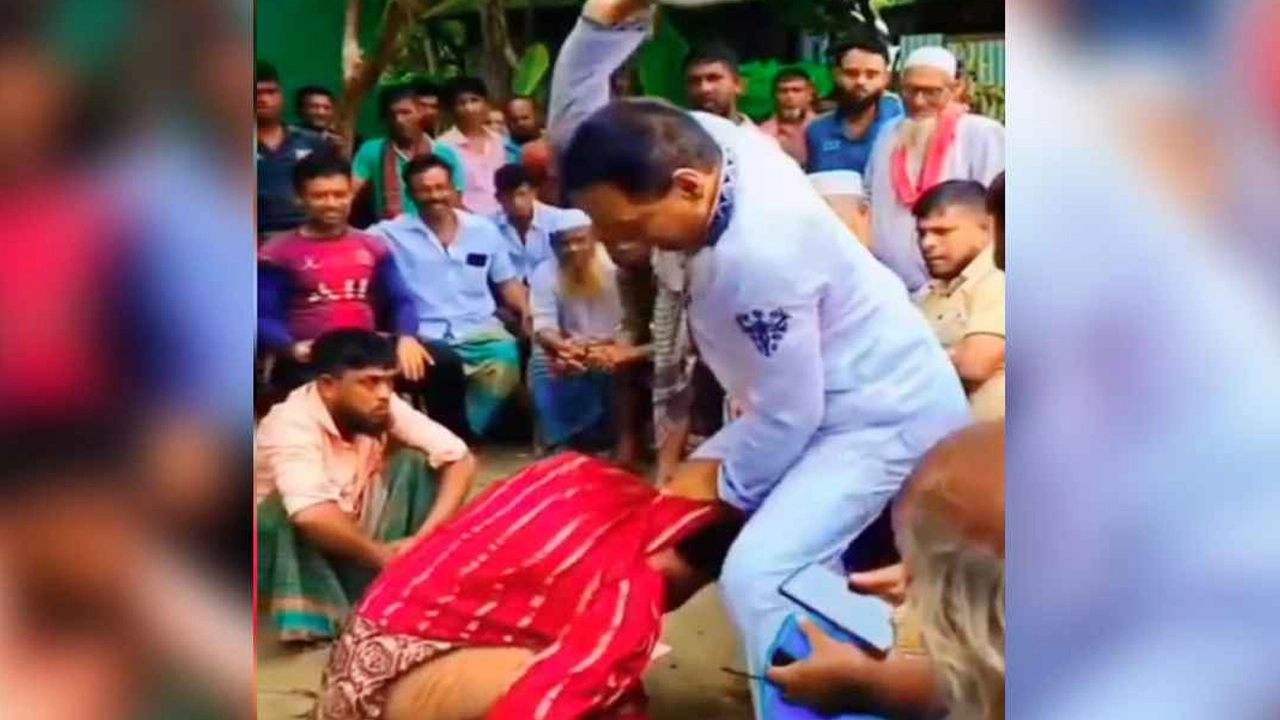 প্রকাশ্যে এক নারীকে জুতাপেটার অভিযোগ উঠেছে ইউপি চেয়ারম্যানের বিরুদ্ধে