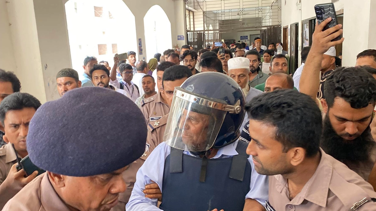 সন্ত্রাসবিরোধী আইনের মামলায় গাজীপুর-৫ আসনের সাবেক সংসদ সদস্য আখতারুজ্জামান তিন দিনের রিমান্ডে