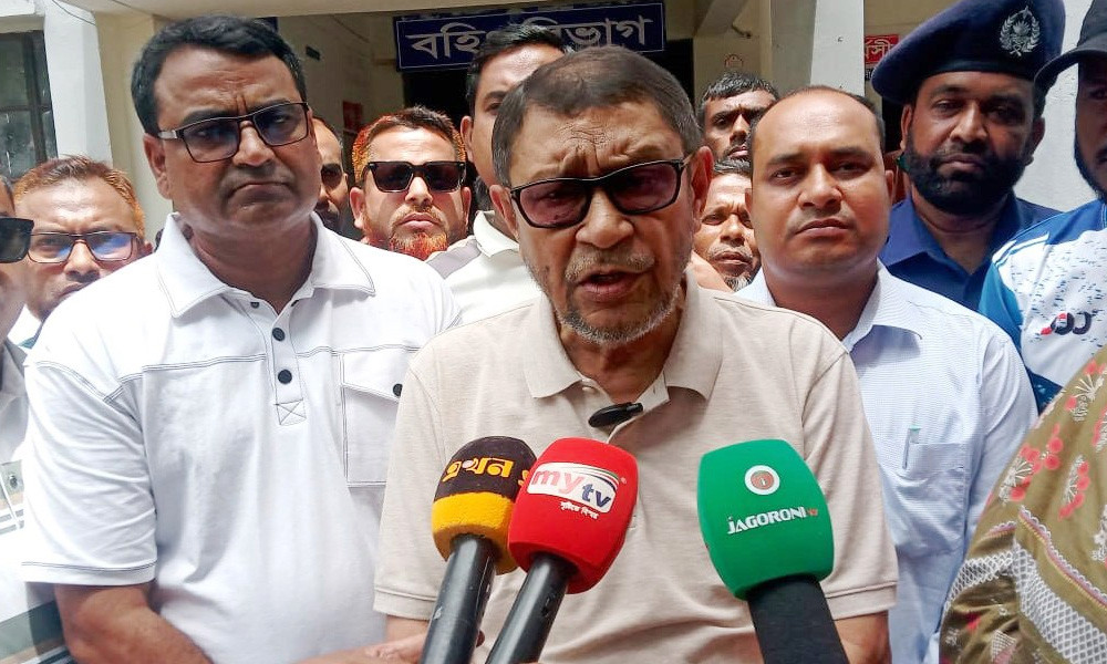 স্বাস্থ্য খাতে শৃঙ্খলা ফেরাতে চিকিৎসকসহ ১ লাখ কর্মী নিয়োগের উদ্যোগ সরকারের