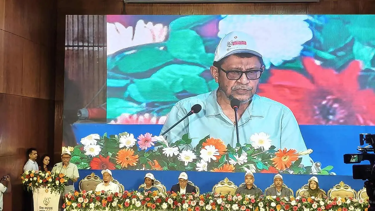 শৈশবে মাতৃদুগ্ধ নিশ্চিত করতে বছরজুড়ে সমন্বিত সচেতনতামূলক কর্মসূচির নির্দেশ স্বাস্থ্যমন্ত্রীর