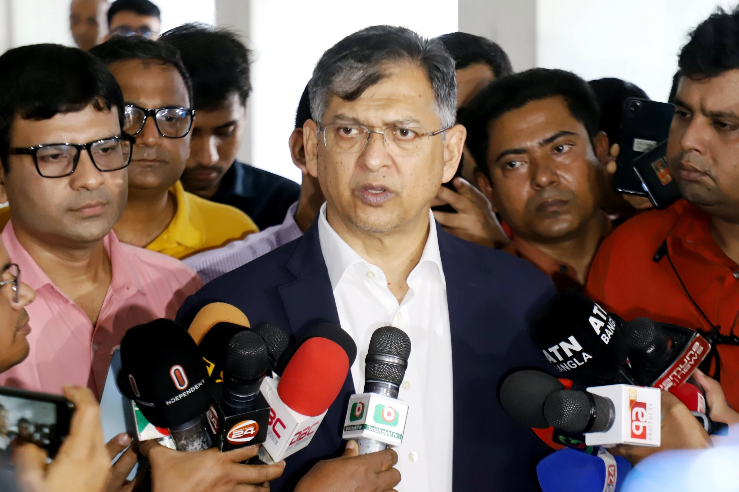 বেনজীর আহমেদকে দেশে ফেরাতে আইনি ও কূটনৈতিক প্রচেষ্টা জোরদার