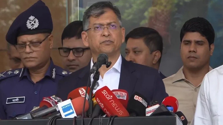 লুট হওয়া ও অবৈধ অস্ত্র উদ্ধারে তথ্যদাতাদের আর্থিক পুরস্কার দেওয়ার ঘোষণা দিয়েছে সরকার