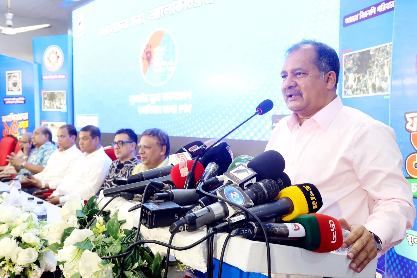 নতুন করে অস্থিতিশীলতার চক্রান্ত না করে দেশ গড়ায় মনোযোগী হওয়ার আহ্বান তথ্যমন্ত্রীর