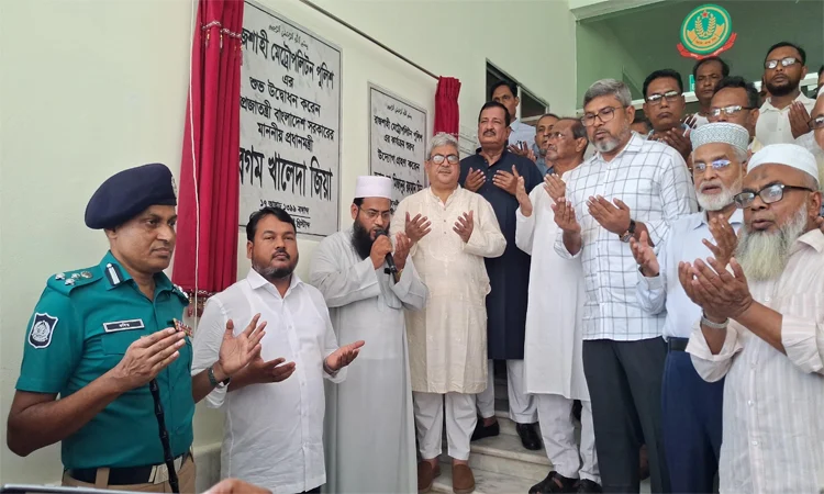 রাজশাহীতে দীর্ঘ ১৭ বছর পর পুনঃস্থাপন করা হলো সাবেক প্রধানমন্ত্রী বেগম খালেদা জিয়ার নামফলক