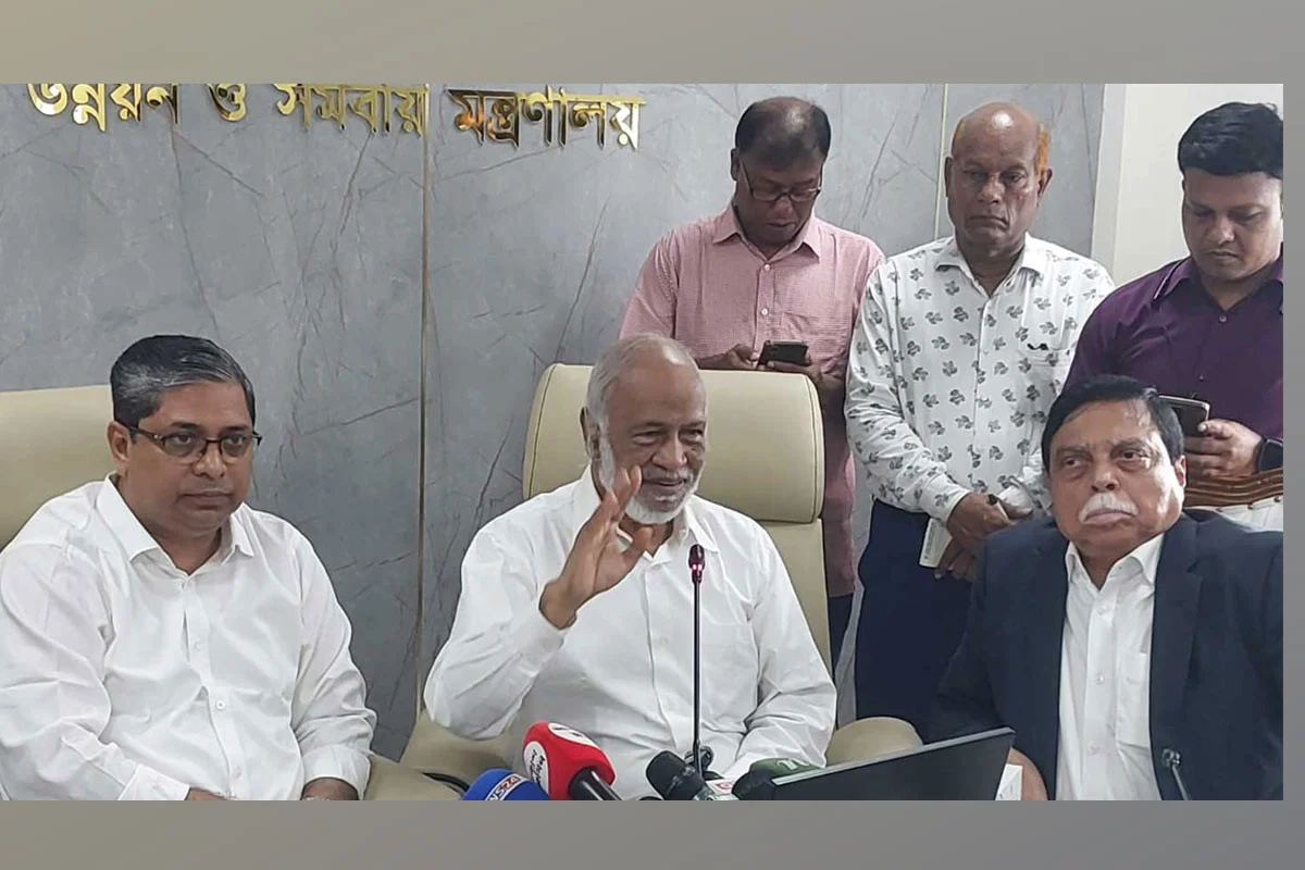 সচিবালয়ে স্থানীয় সরকার মন্ত্রণালয়ে কঠোর বার্তা: অনিয়ম ও দুর্নীতির বিরুদ্ধে আইনি ব্যবস্থার হুঁশিয়ারি নতুন মন্ত্রীর